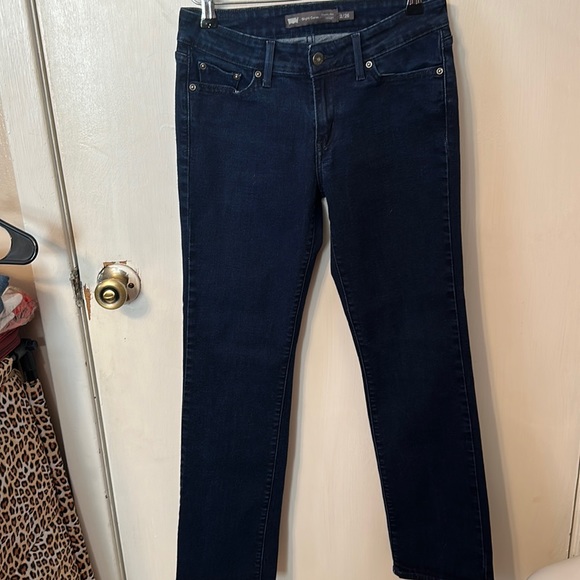 Levi’s Size 2 /or 26 Straight curvy - Picture 1 of 4